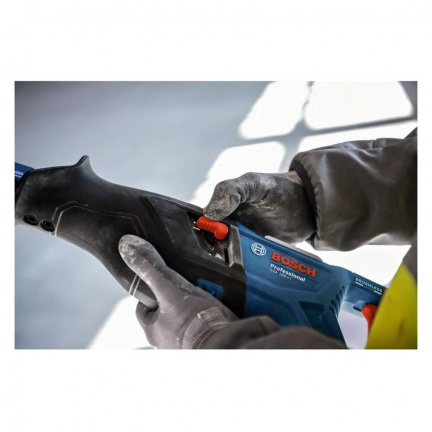 Аккумуляторная сабельная пила Bosch GSA 185-LI (без акк, без з/у)